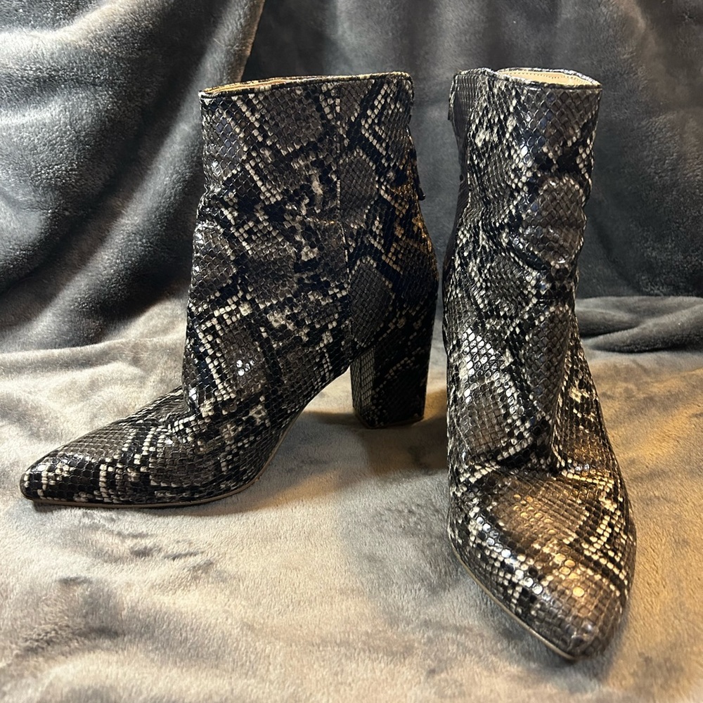 Steve Madden Snake print boots size 8